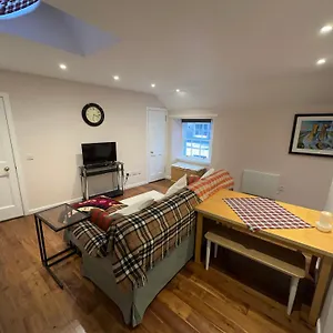 Apartment One Bee United Kingdom